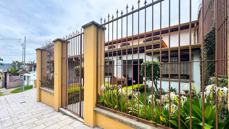 Se vende Casa en Sierras de la Unión, Tres Ríos (AD).