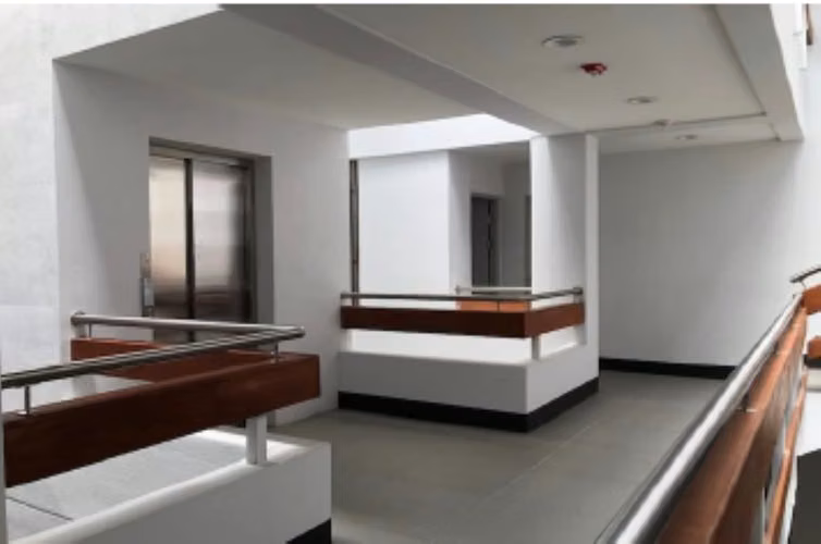 Sabana Sur,4 niveles. Edificio Corporativo en Alquiler   ( VA RS). - Imagen 2