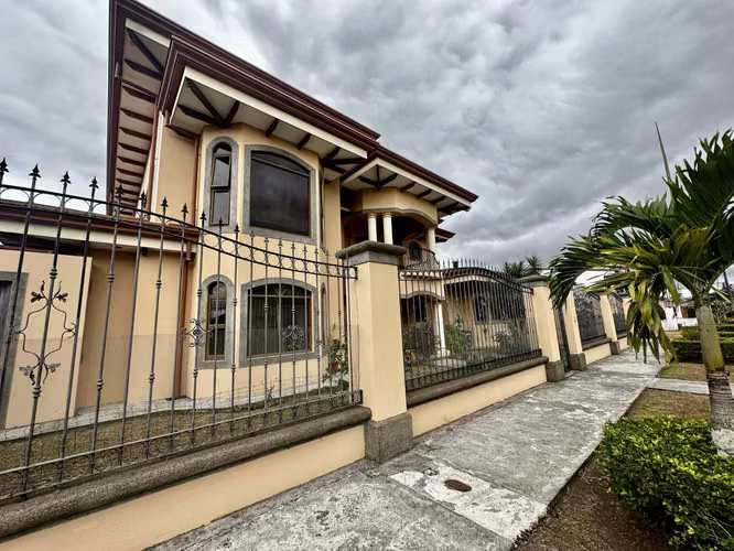 VENTA CASA VITRAL EN SANTO DOMINGO - Imagen 2