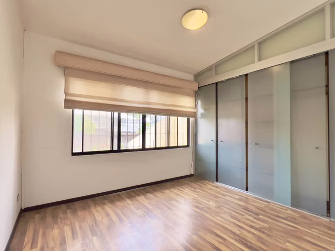Escazu - Piscina Propia - 7 habitaciones - Para REMODELAR - Apto independiente