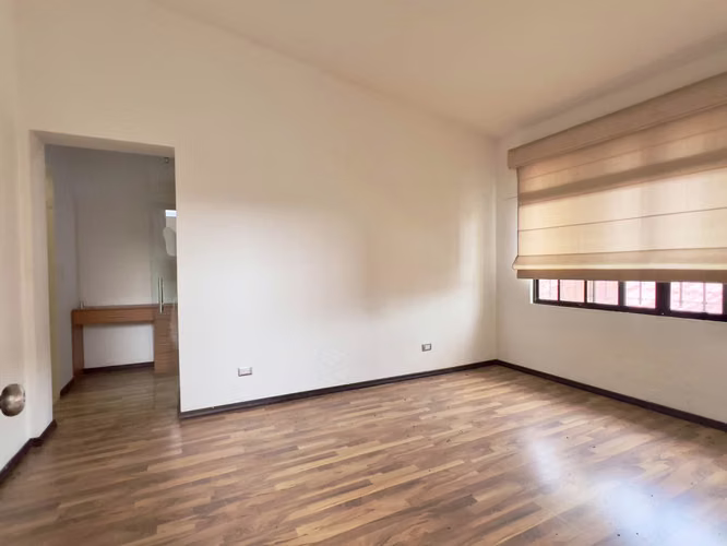 Escazu - Piscina Propia - 7 habitaciones - Para REMODELAR - Apto independiente