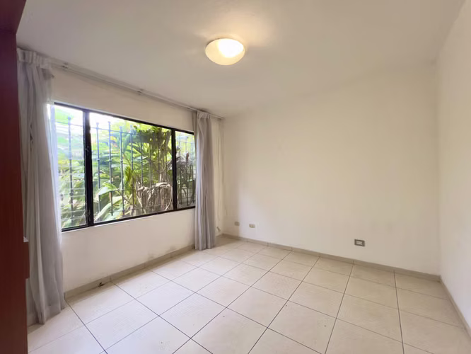 Escazu - Piscina Propia - 7 habitaciones - Para REMODELAR - Apto independiente