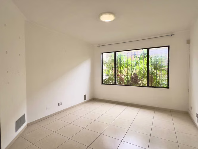 Escazu - Piscina Propia - 7 habitaciones - Para REMODELAR - Apto independiente