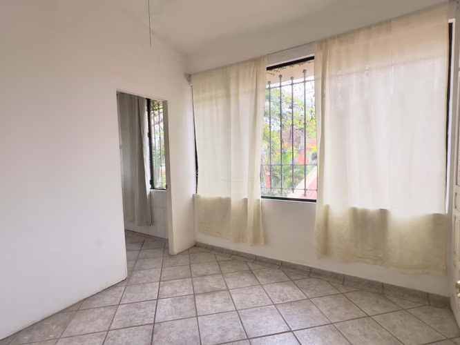 Escazu - Piscina Propia - 7 habitaciones - Para REMODELAR - Apto independiente