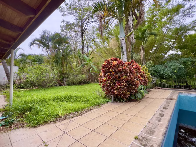 Escazu - Piscina Propia - 7 habitaciones - Para REMODELAR - Apto independiente