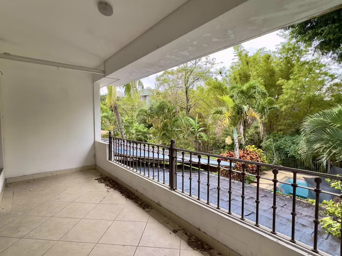 Escazu - Piscina Propia - 7 habitaciones - Para REMODELAR - Apto independiente
