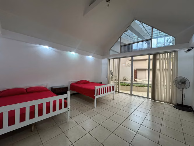 ALQUILER/ VENTA DE CASA EN LOMAS DE CARIARI - Imagen 12