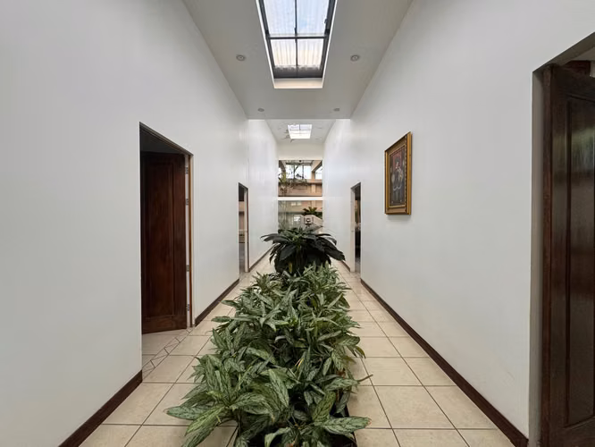 ALQUILER/ VENTA DE CASA EN LOMAS DE CARIARI - Imagen 8