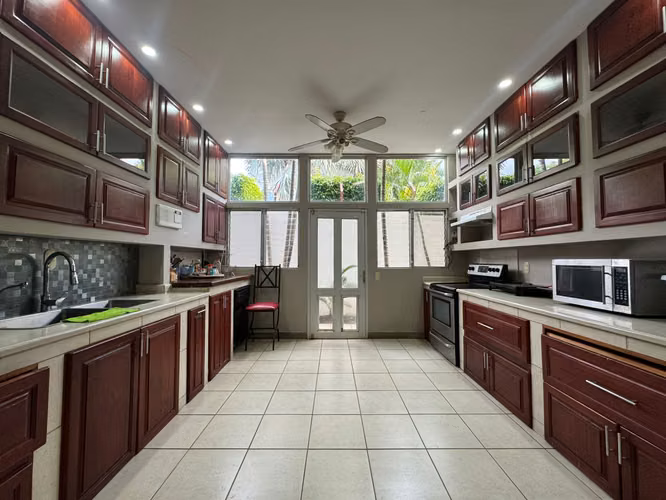 ALQUILER/ VENTA DE CASA EN LOMAS DE CARIARI - Imagen 7