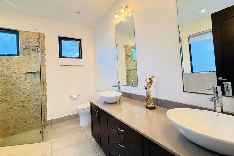 GANGA CASA EN VENTA CON JARDÍN SANTA ANA RÍO ORO*