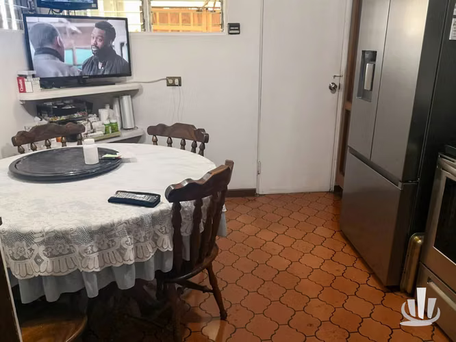 Venta de amplia casa en Sabanilla de Montes de Oca