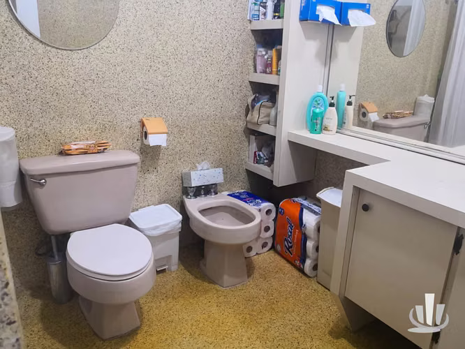 Venta de amplia casa en Sabanilla de Montes de Oca