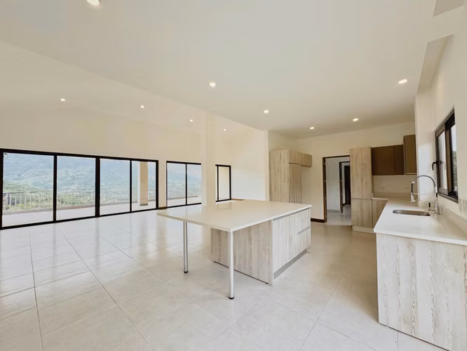 PENTHOUSE FOR SALE WITH PANORAMIC VIEW*