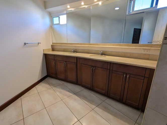 MODERNA Y AMPLIA CASA EN CONDOMINIO - Imagen 7