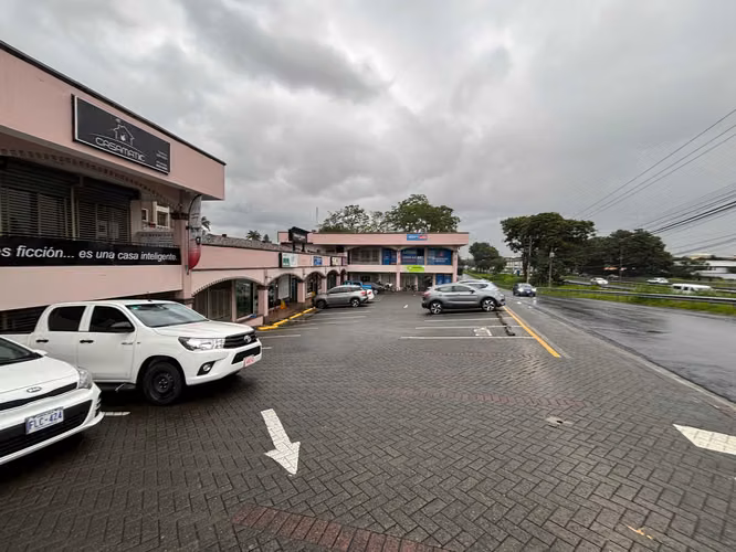Local en Alquiler – $1,100 | 48 m² | Seguridad 24/7 | Parqueo | Dentro de Centro Comercial - Imagen 11