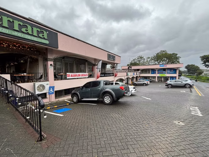 Local en Alquiler – $1,100 | 48 m² | Seguridad 24/7 | Parqueo | Dentro de Centro Comercial - Imagen 7