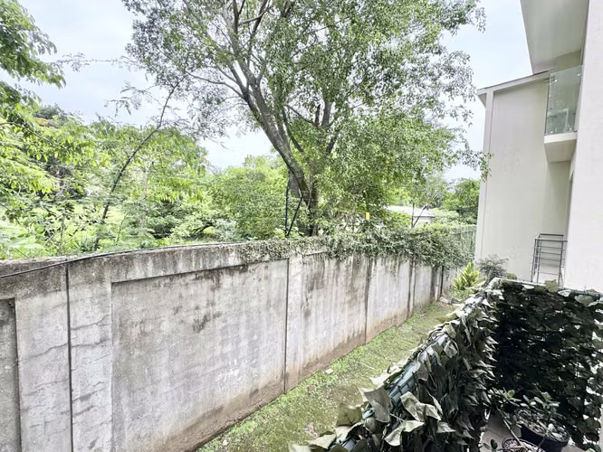 Amplio e iluminado apartamento en condominio REBAJADA