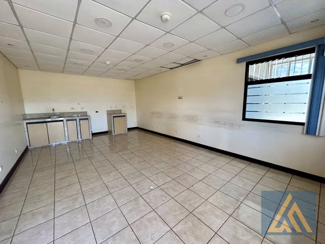 Venta de Local / Bodega / Oficinas en San Lorenzo de Heredia - Imagen 13