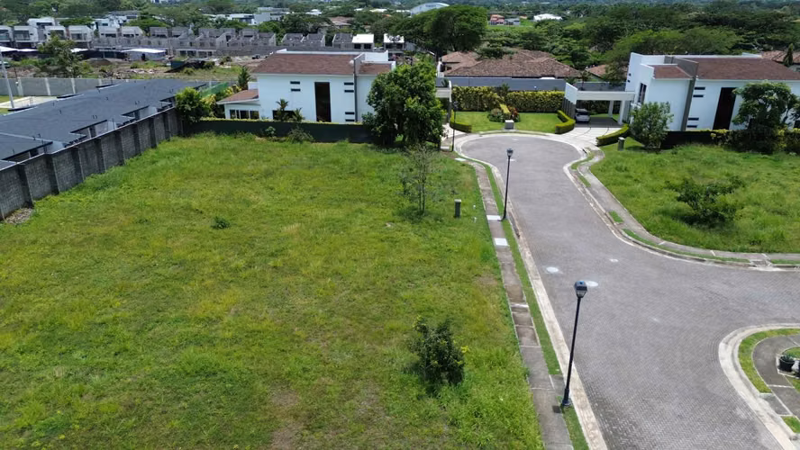 LOTES EN VENTA CONDOMINIO LINDORA DE SANTA ANA. DESDE 623 m2 - Imagen 6