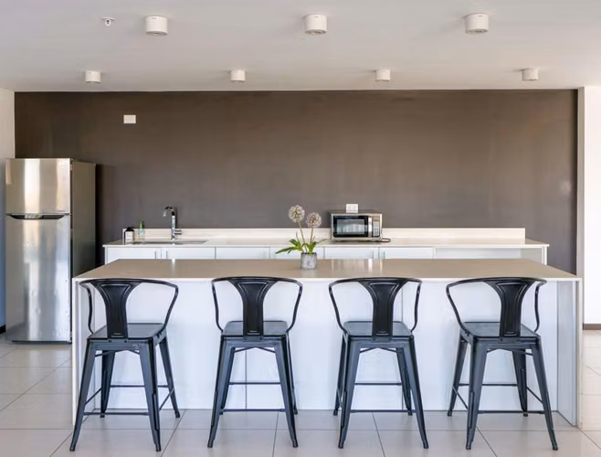 Apartamentos de 1, 1 + studio y 2 habitaciones  en Torre Rohmosser para inversión.