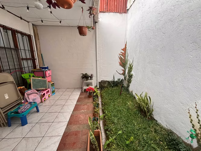 Venta de apartamentos alquilados en Granadilla de Curridabat. Barrio José María Zeledon. - Imagen 9
