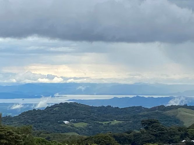 Espectacular finca de 5.4 ha en Monteverde -EU