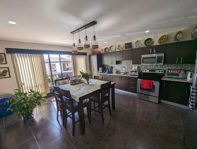 Francosta Exquisita casa con amplios espacios y excelentes acabados