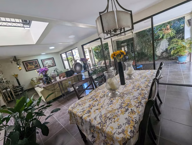 Francosta Exquisita casa con amplios espacios y excelentes acabados