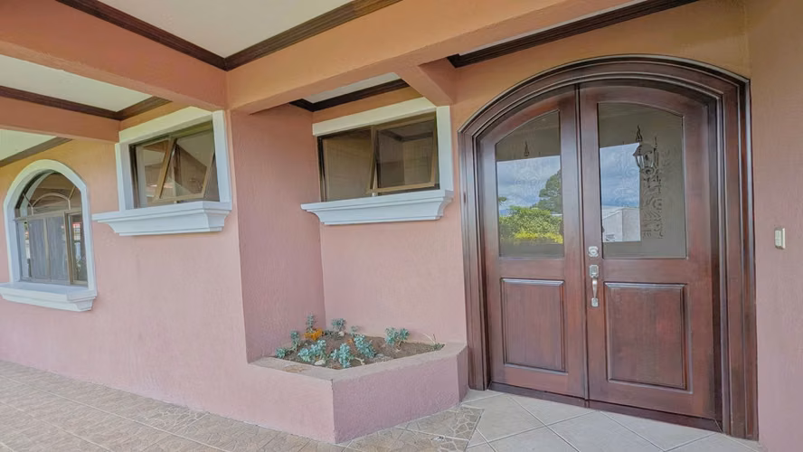 ALQUILER DE AMPLIA CASA EN SAN RAFAEL DE ESCAZÚ - Imagen 4