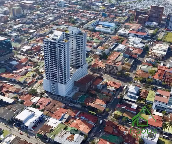 Venta de Apartamento con Menaje en Torres Paseo Colón