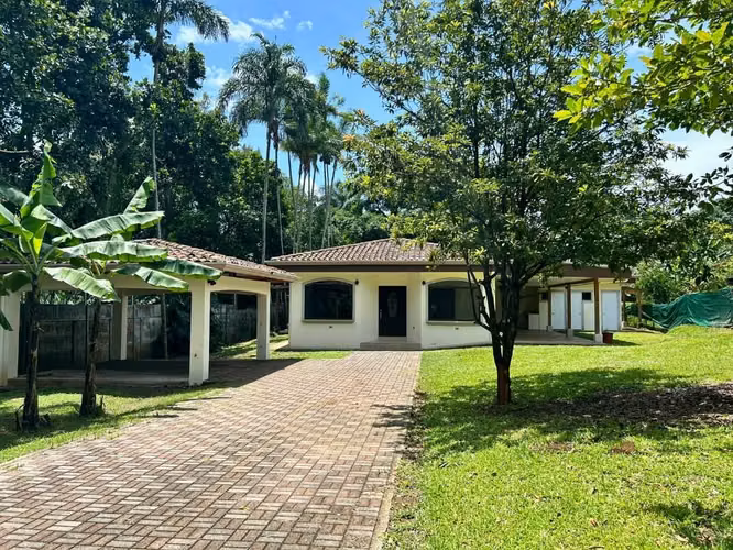 Alajuela La Garita vendo casa 1 piso, residencial privado, 1323m terreno, casa 323m2,$368.000 - Imagen 4