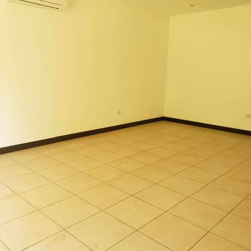 Alajuela La Garita vendo casa 1 piso, residencial privado, 1323m terreno, casa 323m2,$368.000 - Imagen 8