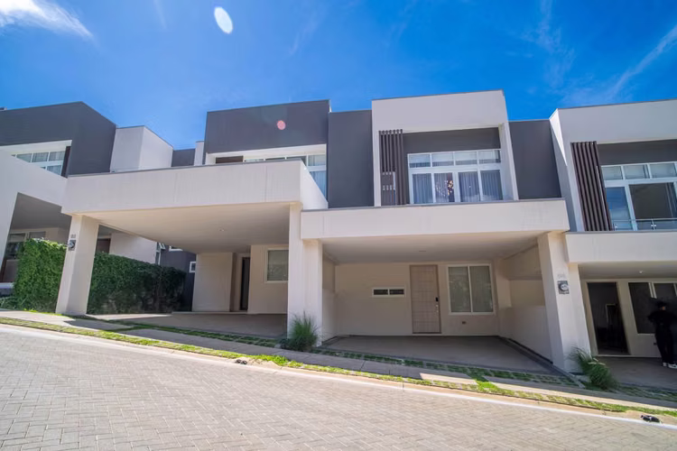 Venta de casa para estrenar en Condominio en Belén