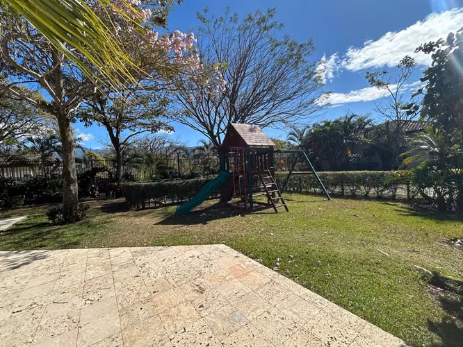 VENTA DE CASA EN JARDINES DEL VALLE