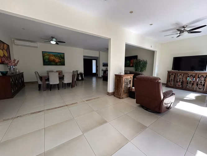 VENTA DE CASA EN JARDINES DEL VALLE