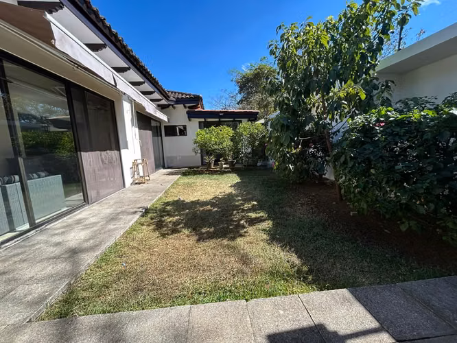 VENTA DE CASA EN JARDINES DEL VALLE