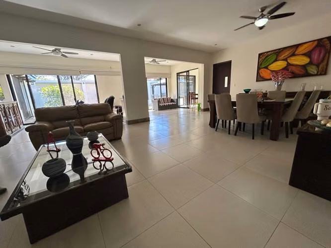 VENTA DE CASA EN JARDINES DEL VALLE