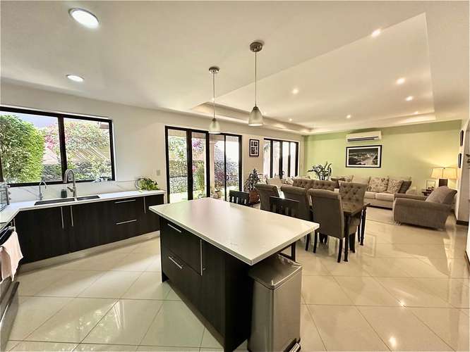 ALQUILER O VENTA CASA EN CONDOMINIO EN GUACHIPELÍN* - Imagen 4