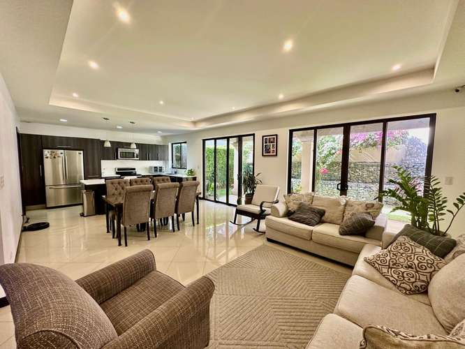 ALQUILER O VENTA CASA EN CONDOMINIO EN GUACHIPELÍN* - Imagen 5