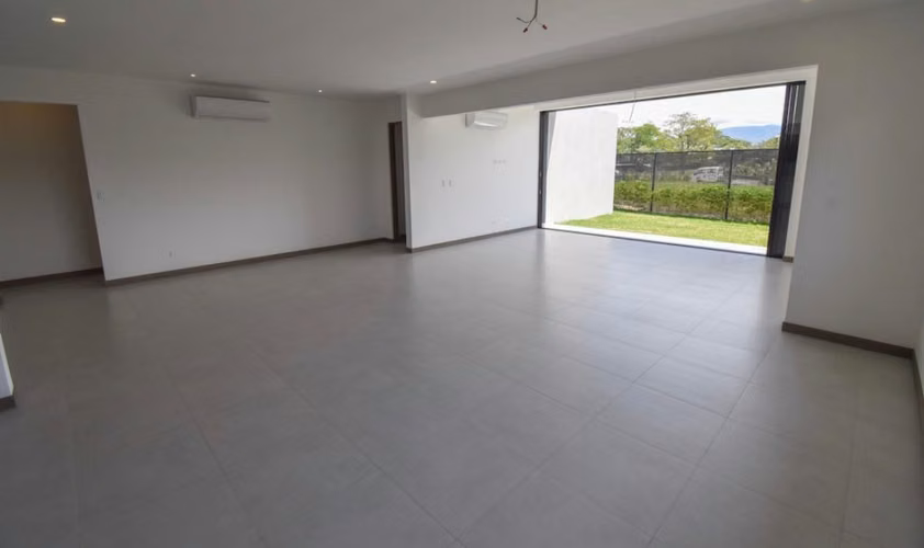 ALQUILER CASA DE UNA SOLA PLANTA EN CONDOMINIO LINDORA *