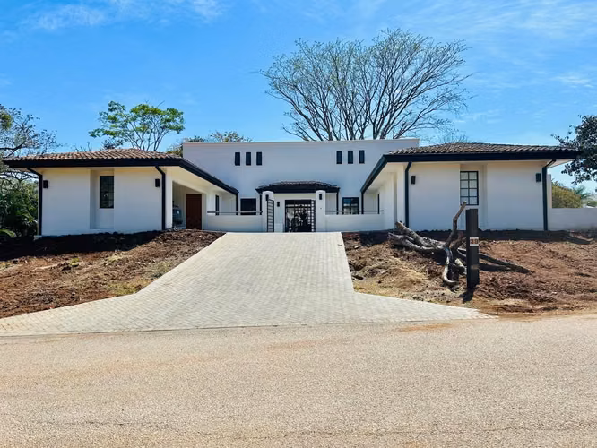 VENTA DE CASA DE LUJO HACIENDA PINILLA CON MOBILIARIO COMPLETO