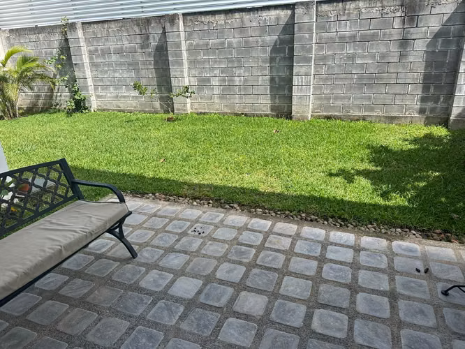 Venta de Casa con Dos Apartamentos Adicionales en la Original Hacienda Lindora - Imagen 9