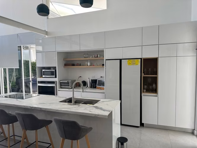 Venta de Casa con Dos Apartamentos Adicionales en la Original Hacienda Lindora - Imagen 8