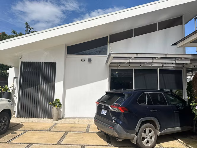 Venta de Casa con Dos Apartamentos Adicionales en la Original Hacienda Lindora - Imagen 5