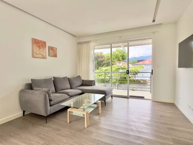 Lindora - Moderna - Casa + 2 Apartamentos - Alta Rentabilidad