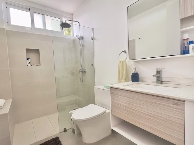 Lindora - Moderna - Casa + 2 Apartamentos - Alta Rentabilidad