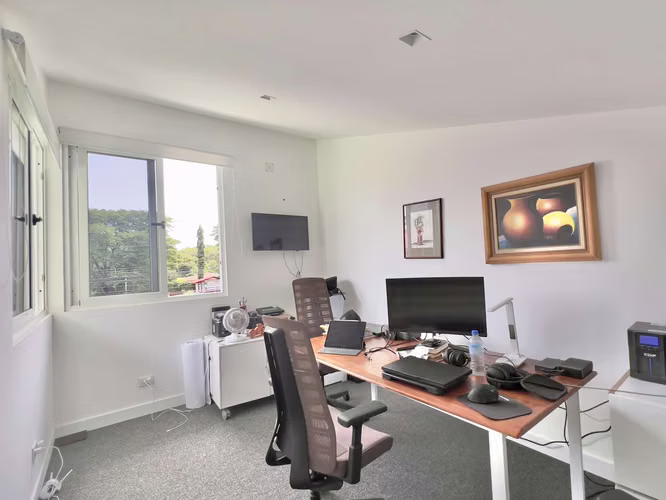 Lindora - Moderna - Casa + 2 Apartamentos - Alta Rentabilidad