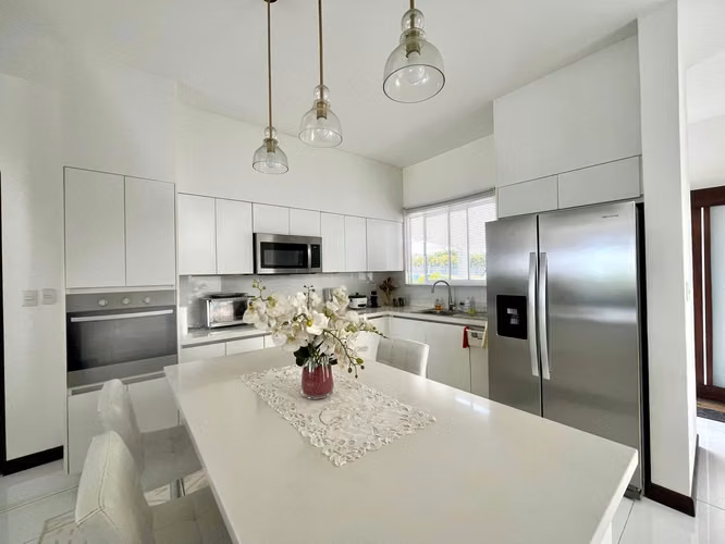 VENTA DE CASA EN CONDOMINIO EN GUACHIPELIN DE UNA SOLA PLANTA - Imagen 5