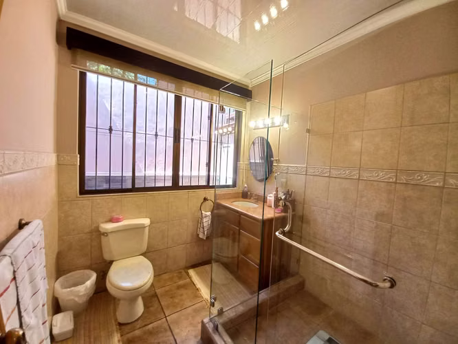 VENTA DE CASA EN URBANIZACIÓN, FLORES, HEREDIA PARA INVERSIÓN - Imagen 20
