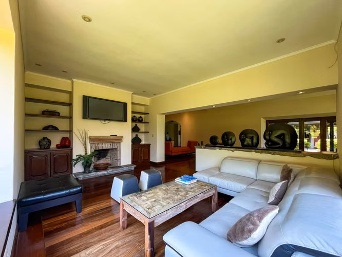 VENTA DE FINCA EN SANTA ANA